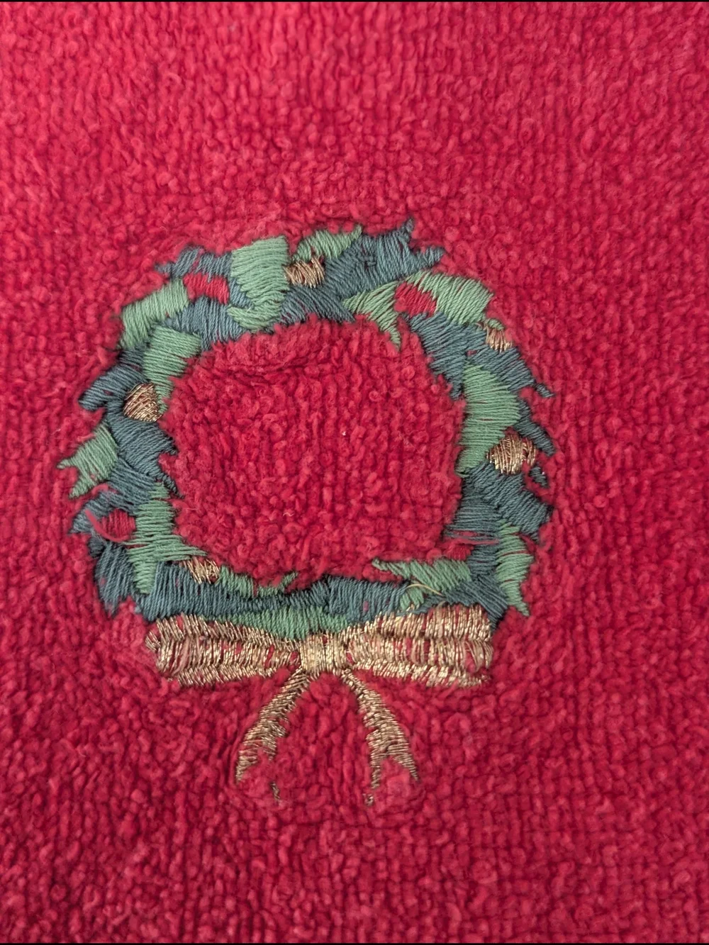 Guest Towels - Set of 2 Vintage Red Christmas Wreath Fringed